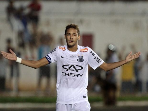 Neymar, 21 anos, tem contrato com o Santos vlido at 2014