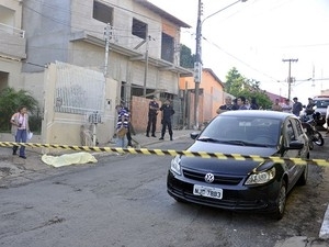 Jovem de 24 anos morreu aps levar tiro na cabea em Cuiab.