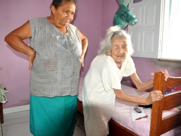 Margarida Alexandrina, aos 116 anos, ainda anda pela casa.