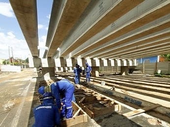 Viaduto do Despraiado deve ficar pronto at o ms de maio