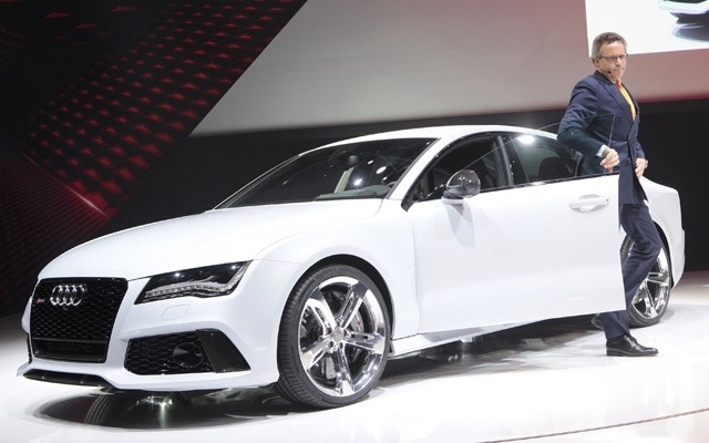 Wolfgang Durheimer, membro da diretoria da Audi, apresenta o RS 7 em Detroit