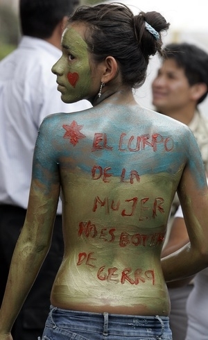Feminista protesta em Bogot, na Colmbia