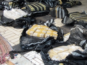 Uma das operaes apreendeu 400kg de droga em avio. 