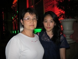 Wu Shang Yi e sua filha Jacqueline Chen, que foi expulsa por engano do Enem