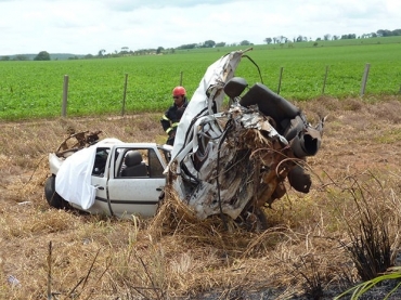 Com o acidente, ve�culo foi cortado ao meio em rodovia do estado.