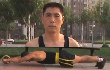 Shen, de 38 anos,  mestre de kung fu com 20 anos de experincia e f confesso de Bruce Lee. 