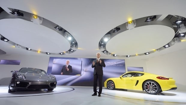 CEO da Porsche, Matthias Muller apresenta novo Cayman em Los Angeles