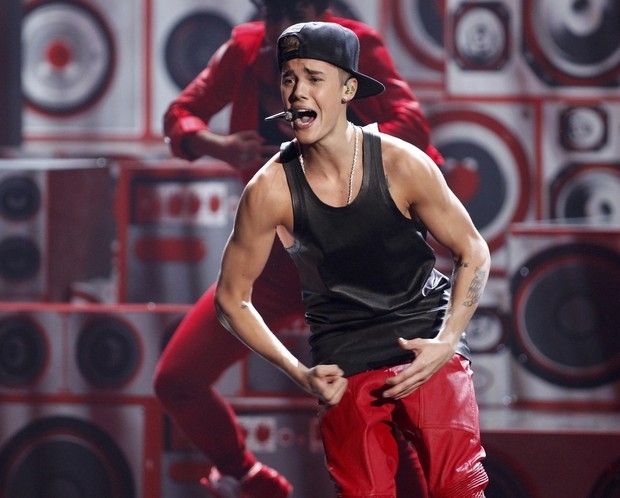 Justin Bieber se apresenta no American Music Awards