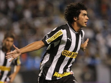 Bruno Mendes abriu o placar para o Botafogo contra a Portuguesa