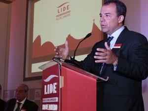 Cabral fala sobre os royalties durante evento em Copacabana