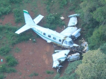 Alm do piloto e do copiloto, havia mais dois passageiros na aeronave