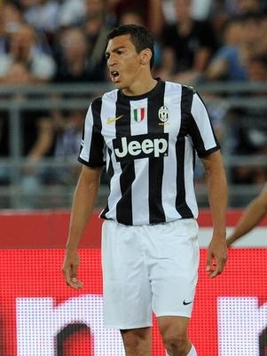 Lcio jogou apenas trs vezes pela Juventus