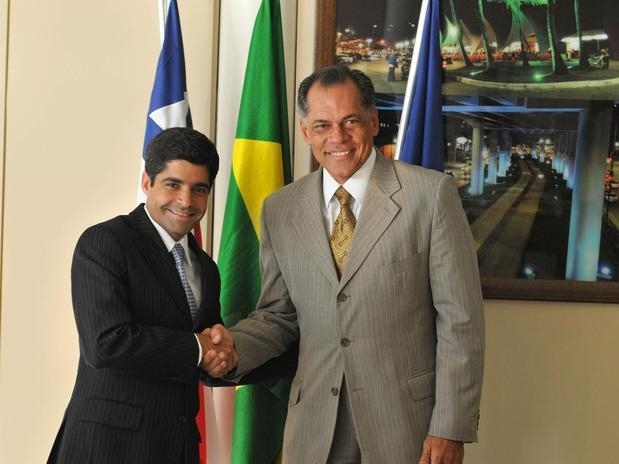 Prefeito eleito, ACM Neto, se reuniu pela 1 vez com prefeito atual, Joo Henrique, para tratar a transio
