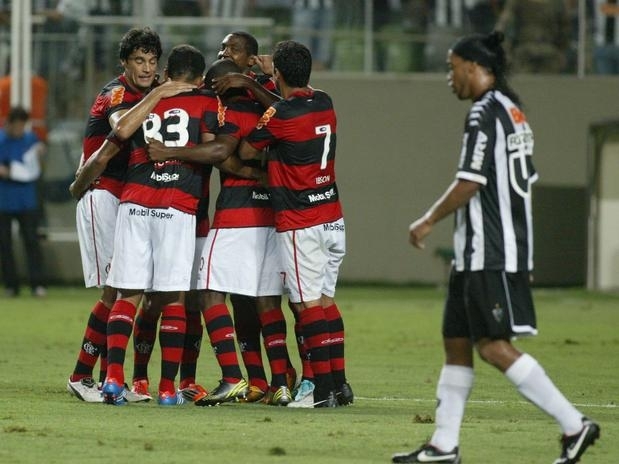 Flamengo conseguiu ponto importante contra a degola e ajudou o arquirrival