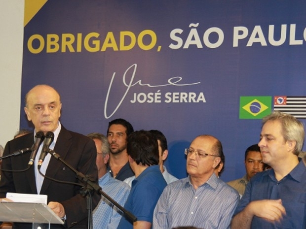 Serra faz discurso aps derrota ao lado de Alckmin e Alexandre Schneider