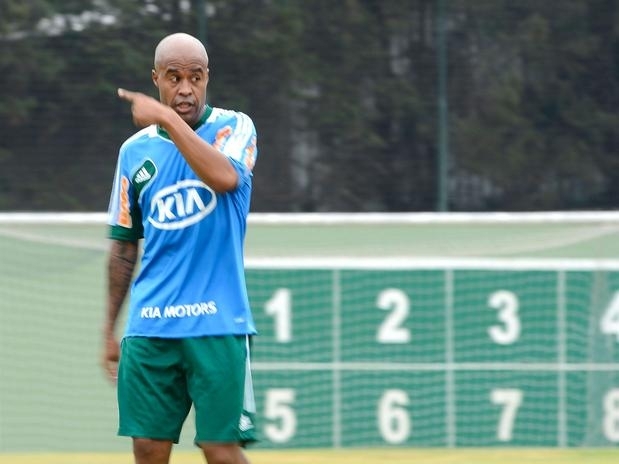 Marcos Assuno conversou com mdicos e pediu para jogar contra Bahia
