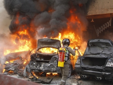 Uma forte exploso atingiu nesta tera-feira (21) o bairro de Haret Hreik, um dos redutos do grupo xiita Hezbollah em Beirute, capital do Lbano.