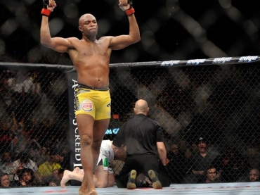 Anderson Silva, campeo dos mdios, luta pelos meio-pesados na luta principal do UFC Rio 3