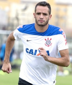 Renato Augusto se esfora em treino do Timo