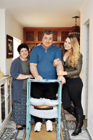 Gerson Brenner, a mulher Marta Mendona e a filha Anna Haas