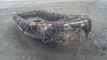 Barco que pode ter sido arrastado do Japo at os EUA aps o tsunami de 2011 foi encontrado em Ocean Shores, no estado de Washington