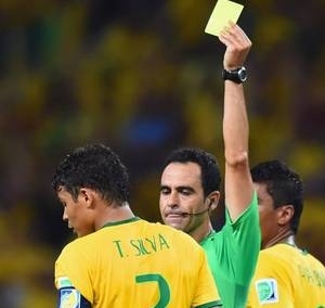 Thiago Silva  advertido com o amarelo