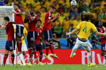 O feito de David Luiz contra a Colômbia, de falta, é o único representante do país entre os selecionados pela Fifa