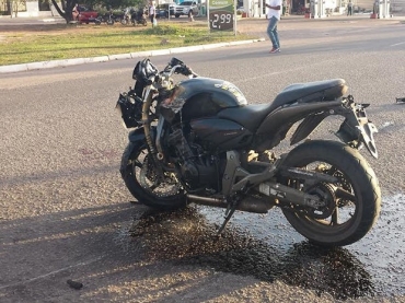Um motociclista morreu e o outro foi levado ao Pronto-Socorro Municipal de Cuiab.