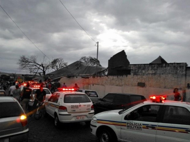 Cobertura de quadra cai e mata adolescente de 17 anos em Passos.