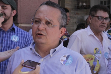 O candidato Pedro Taques, que criticou repasse de dinheiro a mais para a Asseblia