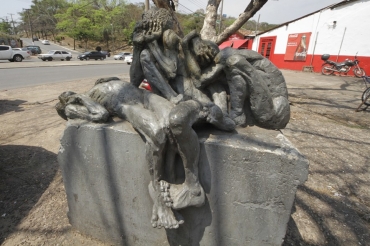 No Beco do Candeeiro, no Centro Histrico, homenagem aos menores executados em 1998