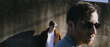 Dan Auerbach ( frente) e Patrick Carney: ecos de Pink Floyd em disco para fones de ouvido