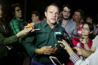 O senador eleito Wellington Fagundes, durante coletiva no Centro de Eventos do Pantanal