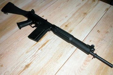 Modelo de Fuzil 7.62: arma era utilizada por adolescente, em assaltos no bairro Novo Mato Grosso