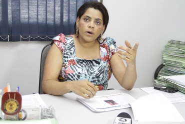 Delegada Anade Barros, da DHPP, investiga o o duplo assassinato, no Jardim Umuarama