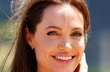 Angelina Jolie sofre acidente de carro em Los Angeles, diz site