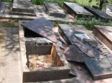 Lpides e tmulos do cemitrio judeu da provncia de Santiago del Estero foram encontrados destrudos por funcionrios da limpeza
