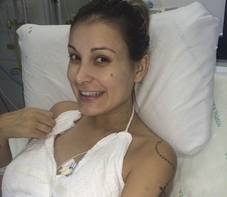 Andressa Urach durante internao no Hospital Conceio.