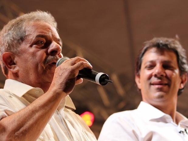 O ex-presidente Lula pediu voto para o petista Fernando Haddad em comcio na zona sul de So Paulo