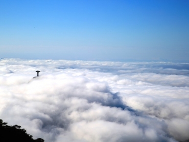 Cristo Redentor amanhece encoberto no Rio nesta quarta (17) 