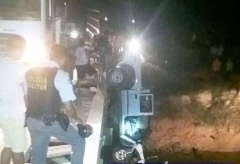 O motorista perdeu o controle da direo na entrada da ponte e a S-10 caiu dentro do rio