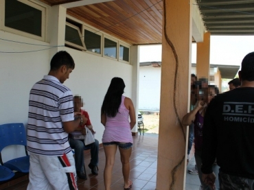 Casal foi apresentado pela polcia nesta quarta-feira