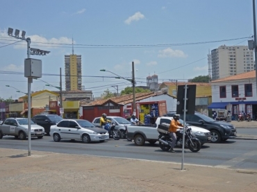 Radares, avanos semafricos e lombadas eletrnicas foram instalados 