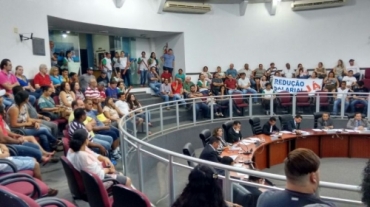Populao de CV  lota sesso de votao de projeto para igualar salrio de vereador e professor
