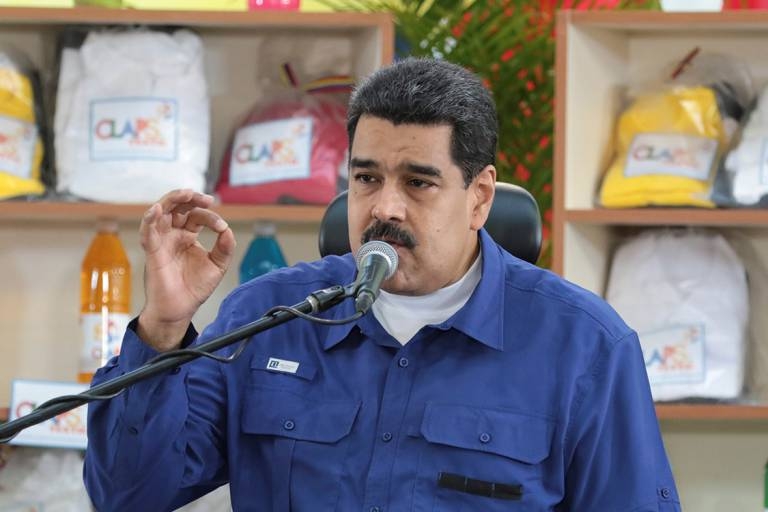 Os aumentos sucessivos decretados por Maduro foram devorados pela inflao, estimada em 475% em 2016 , e pela perda de valor do bolvar frente ao dlar (Miraflores Palace/Reuters)