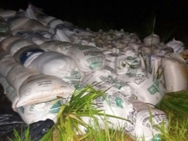 Quadrilha saqueou vago de trem e furtou 50 toneladas de soja; produtos foram recuperados pela polcia (Foto: Assessoria/Polcia Civil de MT)