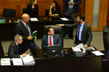 Deputado da oposio Zeca Viana com presidente Botelho e colega Jaj Neves