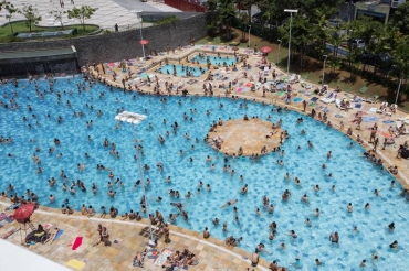 No estudo, os pesquisadores estimam que em uma piscina de 830.000 litros - um tero do tamanho olmpico - havia 75 litros de urina. (Paulo Lopes/FuturaPress/Folhapress)