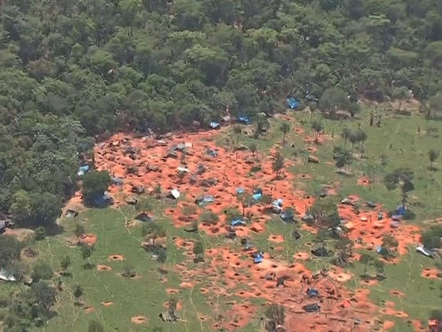 Imagem area do garimpo em Pontes e Lacerda, Mato Grosso (Foto: Reproduo/TVCA)