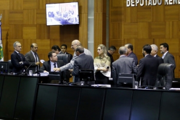 18 dos 24 deputado votaram de forma favorvel ao projeto